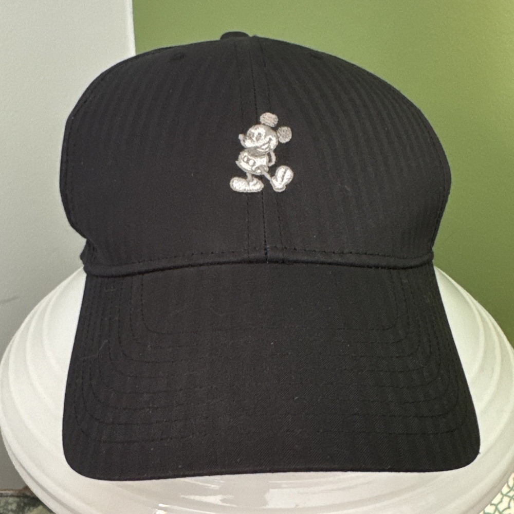 Disney Legacy 91 Nike Adult Golf Baseball Hat Cap NWT Black w/ Gray Mickey